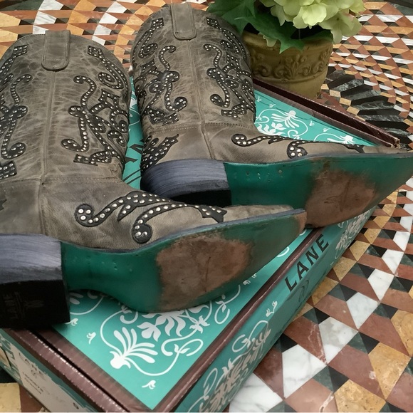 Gorgeous head turning Lane Cowboy boots. EUC - Picture 2 of 4